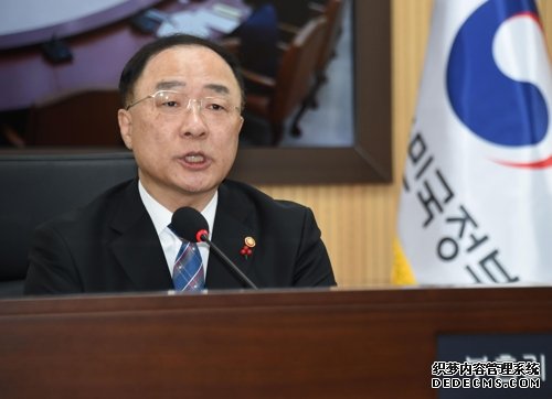 韩国副总理兼企划财政部长官洪楠基（韩联社）